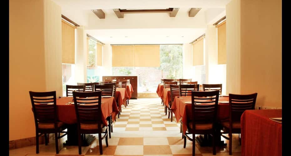 Hotel Clark Greens Airport Hotel & Spa Resort, New Delhi 4